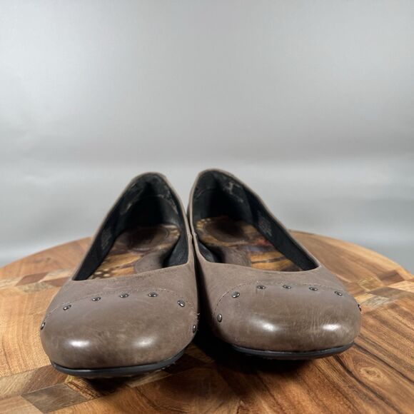Born Lola Brown Leather Studded Slip On Ballet Flats‎ Women's Sz 8 US - Picture 2 of 7